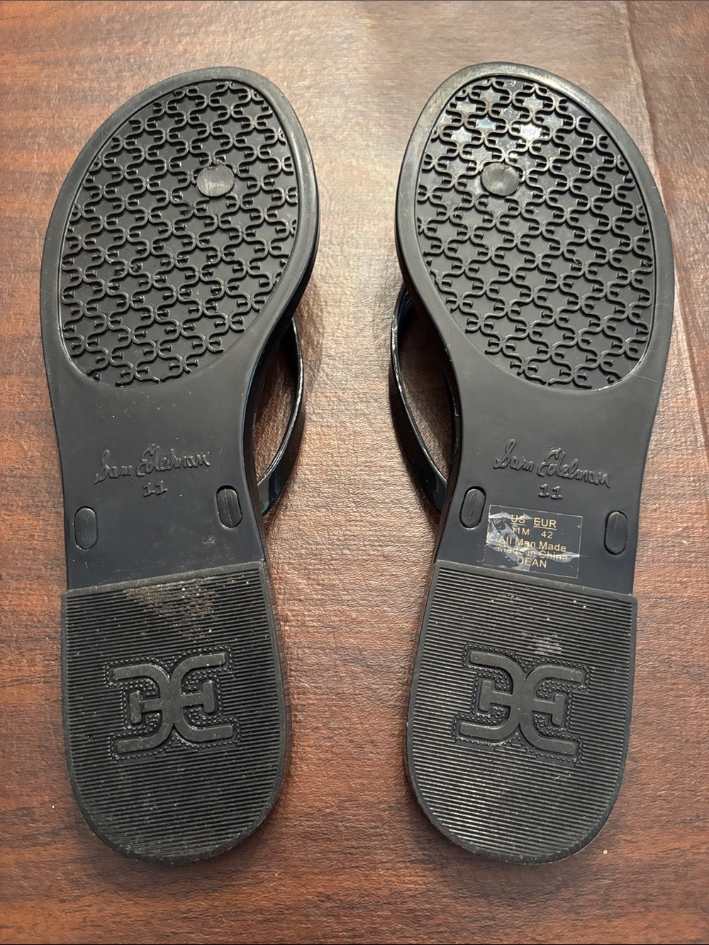 Black shiny flip flops - Picture 4 of 5